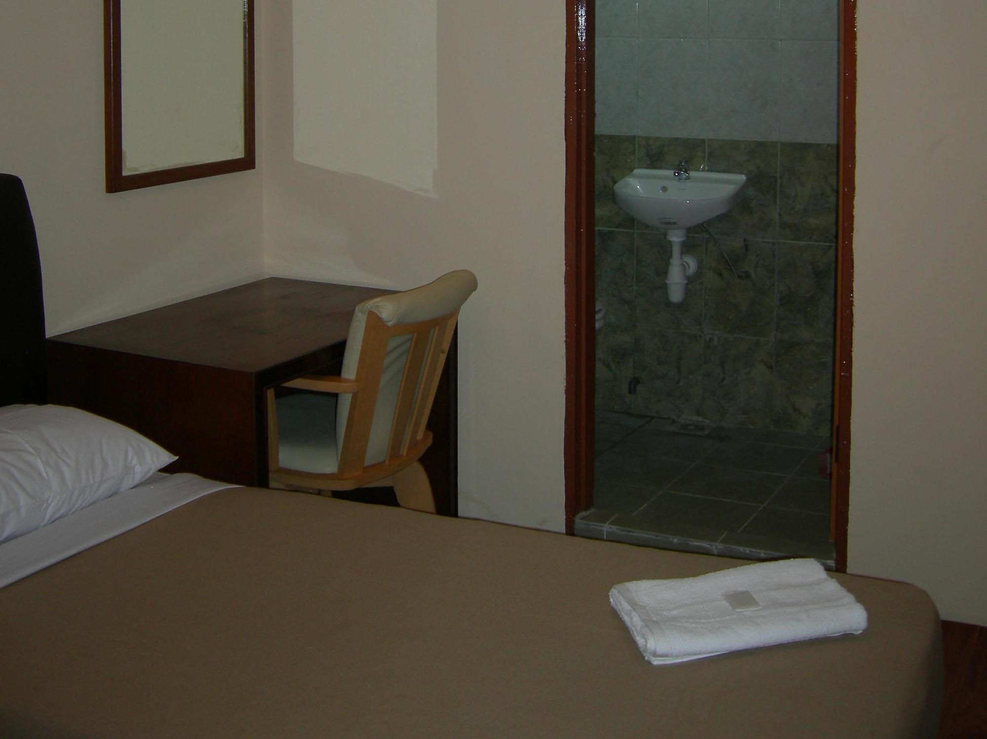 Hotel Surya Palace Куала Лумпур Екстериор снимка