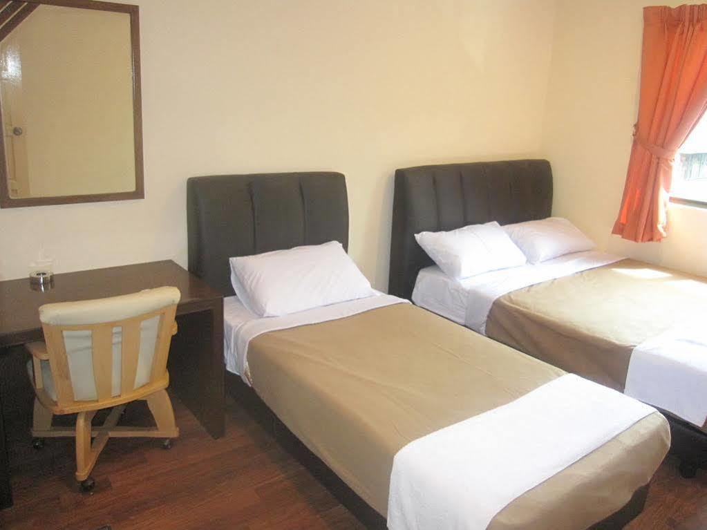 Hotel Surya Palace Куала Лумпур Екстериор снимка