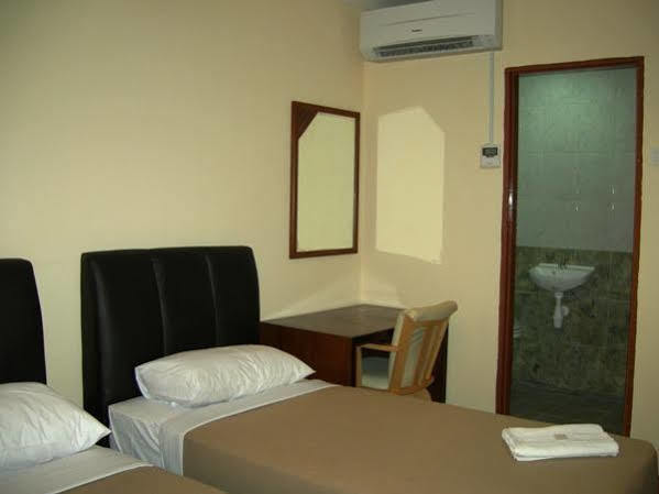 Hotel Surya Palace Куала Лумпур Екстериор снимка