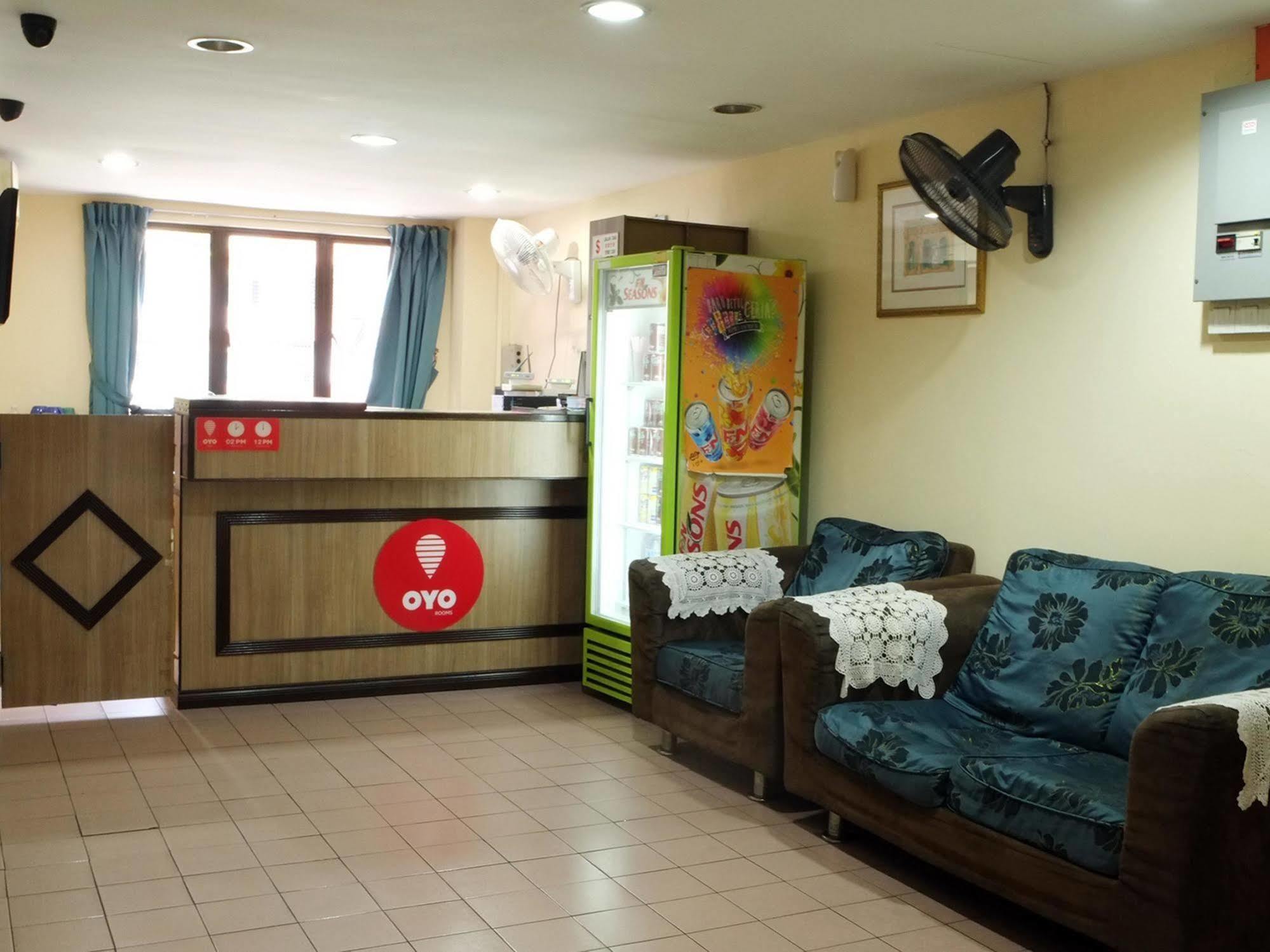 Hotel Surya Palace Куала Лумпур Екстериор снимка