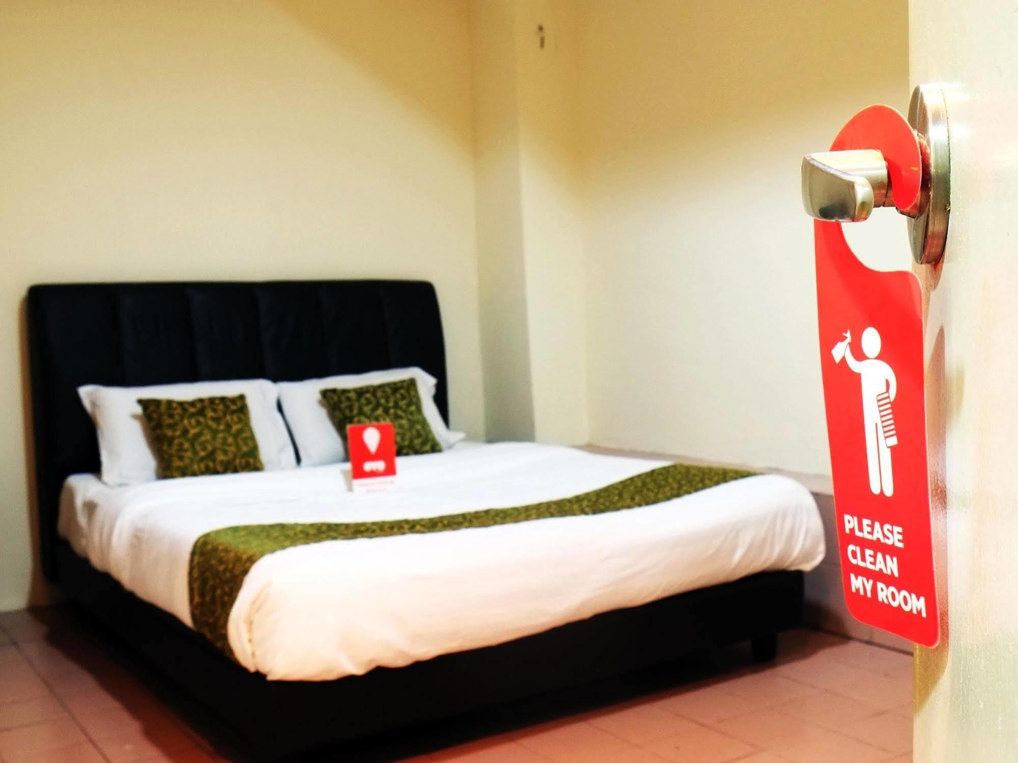 Hotel Surya Palace Куала Лумпур Екстериор снимка