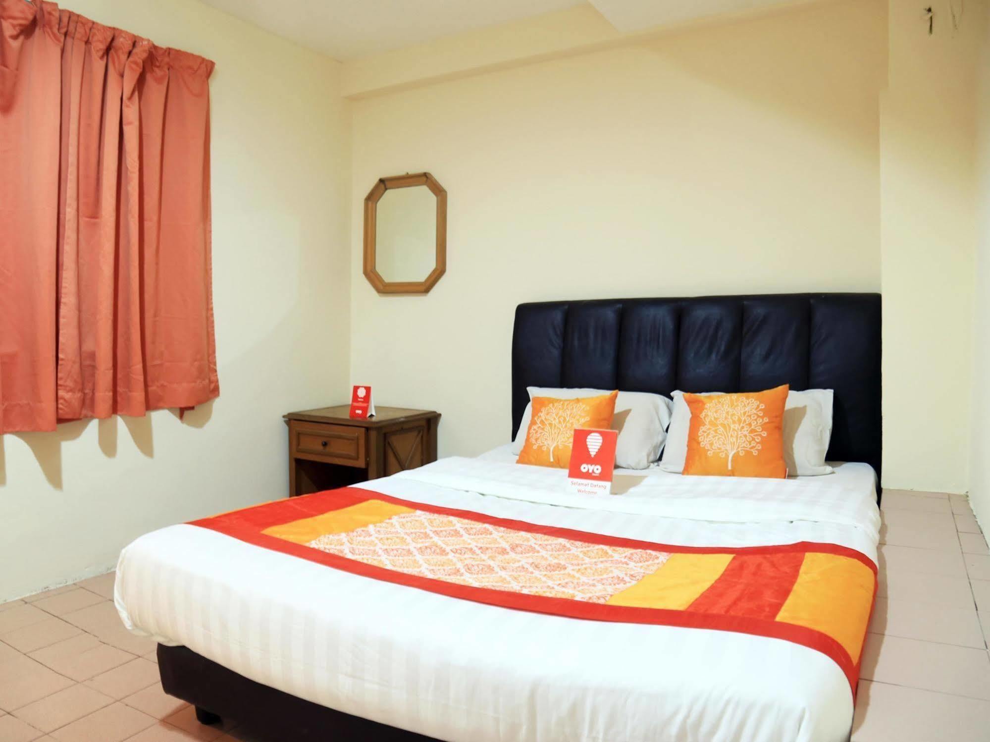 Hotel Surya Palace Куала Лумпур Екстериор снимка